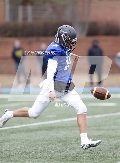 Thumbnail 1 in Autozone Liberty Bowl All-Stars photogallery.