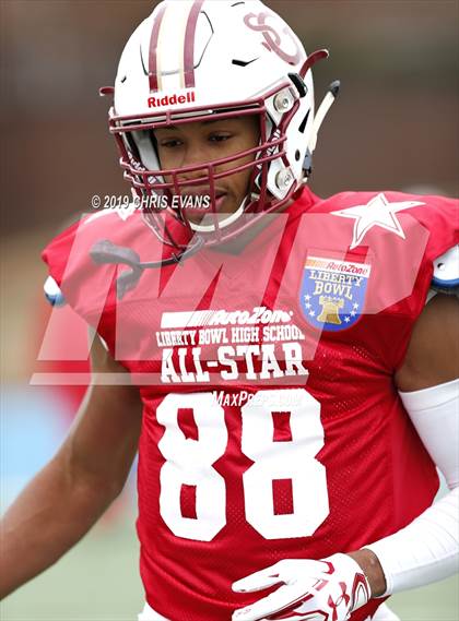 Thumbnail 2 in Autozone Liberty Bowl All-Stars photogallery.