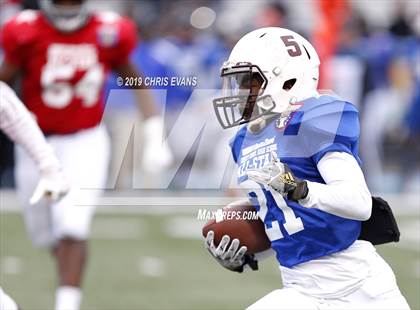 Thumbnail 2 in Autozone Liberty Bowl All-Stars photogallery.
