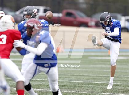 Thumbnail 1 in Autozone Liberty Bowl All-Stars photogallery.