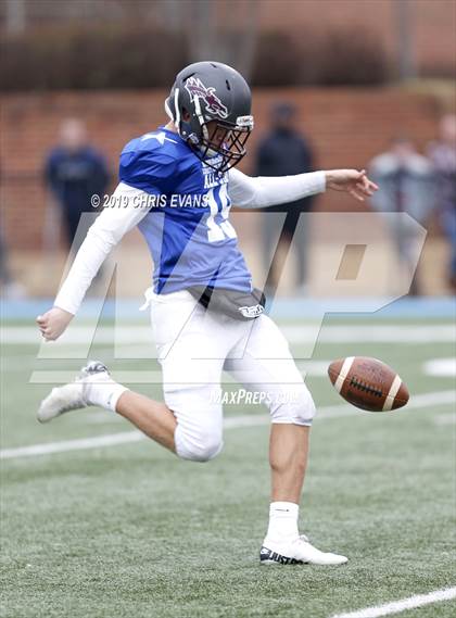 Thumbnail 2 in Autozone Liberty Bowl All-Stars photogallery.