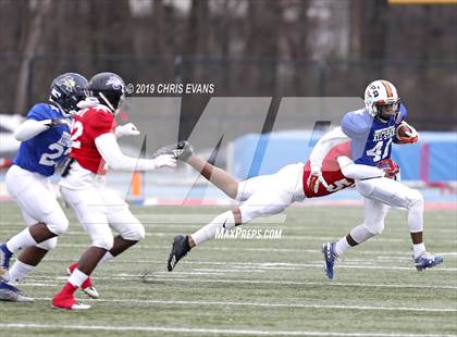 Thumbnail 2 in Autozone Liberty Bowl All-Stars photogallery.