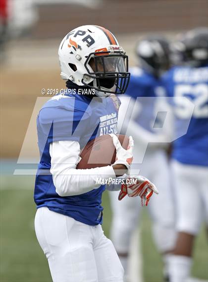Thumbnail 3 in Autozone Liberty Bowl All-Stars photogallery.