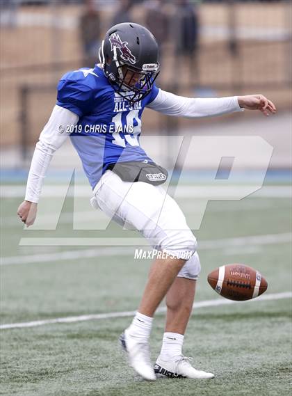 Thumbnail 2 in Autozone Liberty Bowl All-Stars photogallery.