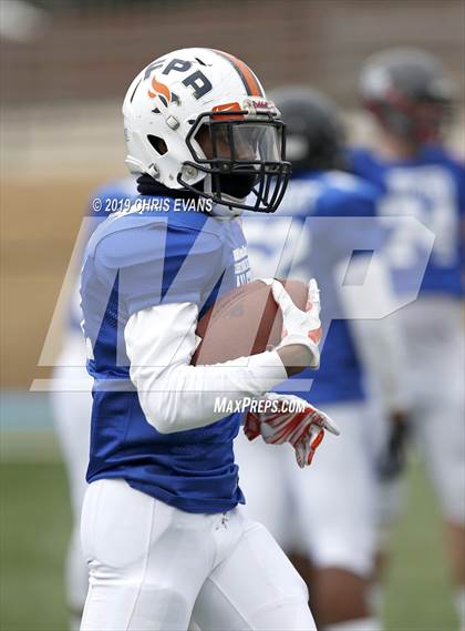 Thumbnail 1 in Autozone Liberty Bowl All-Stars photogallery.