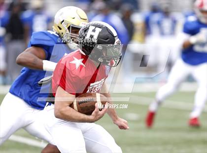 Thumbnail 2 in Autozone Liberty Bowl All-Stars photogallery.
