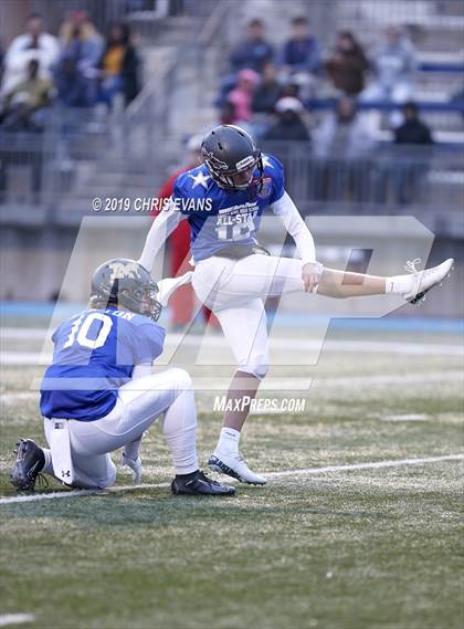 Thumbnail 2 in Autozone Liberty Bowl All-Stars photogallery.