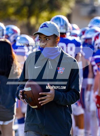 Thumbnail 2 in Steele vs. Westlake (UIL 6A D1 Quarterfinal Playoff) photogallery.