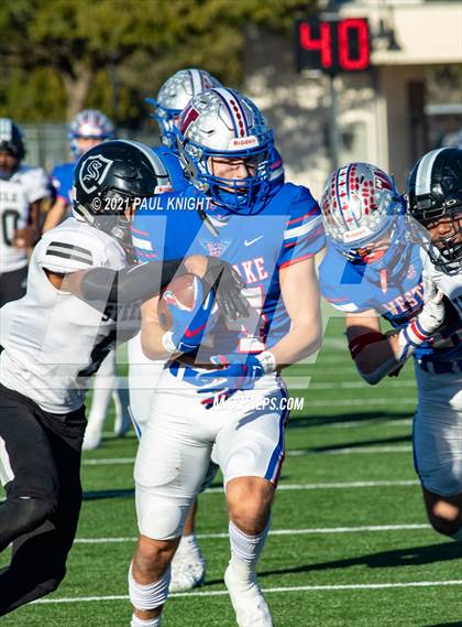 Thumbnail 2 in Steele vs. Westlake (UIL 6A D1 Quarterfinal Playoff) photogallery.
