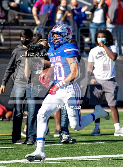 Thumbnail 1 in Steele vs. Westlake (UIL 6A D1 Quarterfinal Playoff) photogallery.
