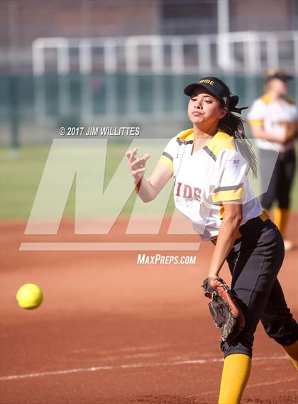 Thumbnail 1 in Highland @ Mountain Pointe photogallery.