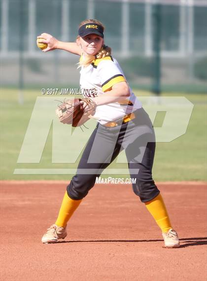 Thumbnail 2 in Highland @ Mountain Pointe photogallery.