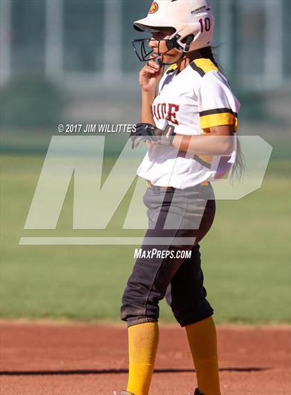 Thumbnail 2 in Highland @ Mountain Pointe photogallery.