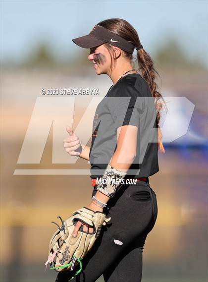 Thumbnail 3 in Erie vs. Grandview (CHSAA 5A Second Round) photogallery.