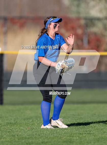 Thumbnail 2 in Erie vs. Grandview (CHSAA 5A Second Round) photogallery.