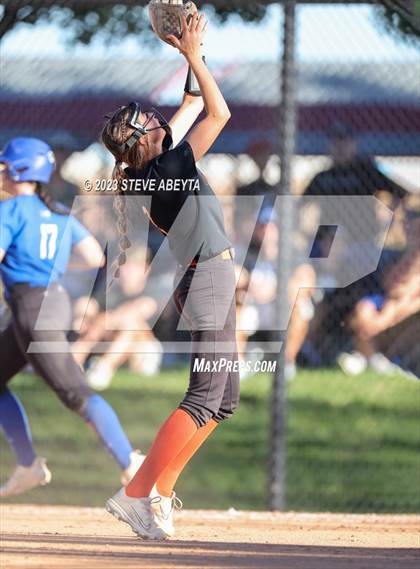 Thumbnail 2 in Erie vs. Grandview (CHSAA 5A Second Round) photogallery.
