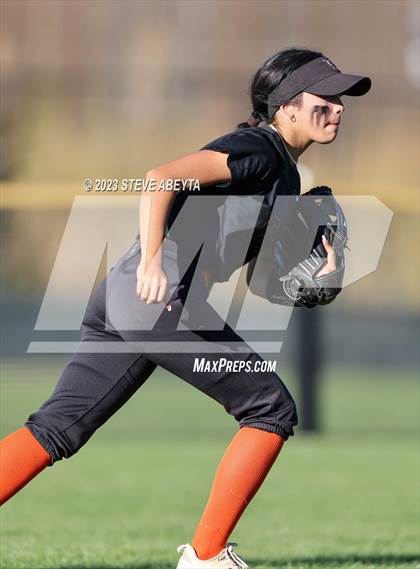 Thumbnail 1 in Erie vs. Grandview (CHSAA 5A Second Round) photogallery.
