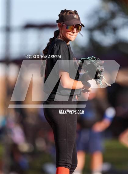 Thumbnail 2 in Erie vs. Grandview (CHSAA 5A Second Round) photogallery.
