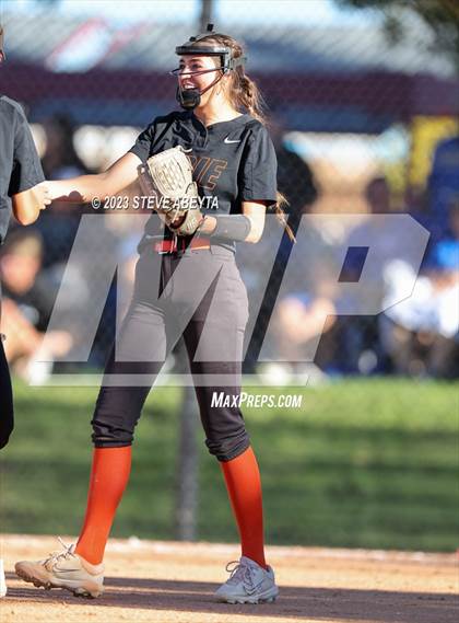 Thumbnail 3 in Erie vs. Grandview (CHSAA 5A Second Round) photogallery.