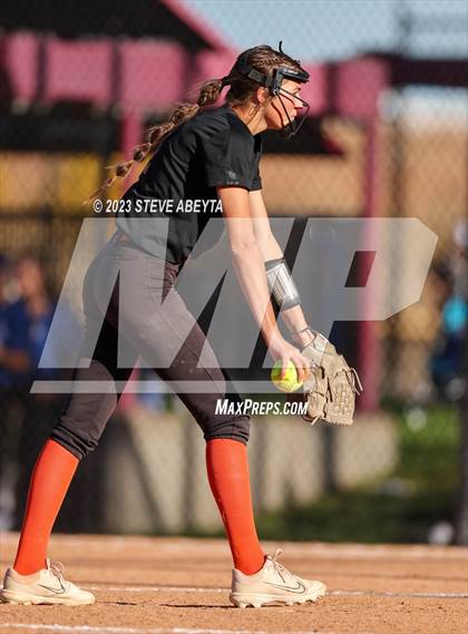 Thumbnail 1 in Erie vs. Grandview (CHSAA 5A Second Round) photogallery.