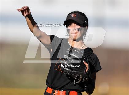 Thumbnail 1 in Erie vs. Grandview (CHSAA 5A Second Round) photogallery.