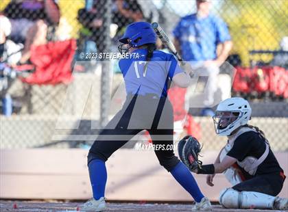 Thumbnail 1 in Erie vs. Grandview (CHSAA 5A Second Round) photogallery.