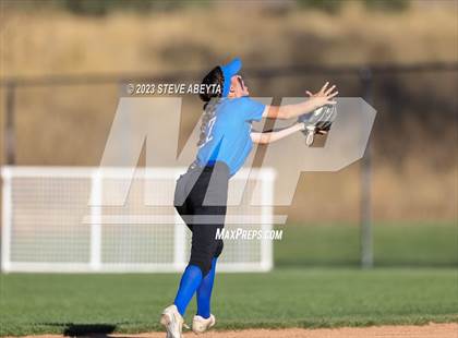 Thumbnail 2 in Erie vs. Grandview (CHSAA 5A Second Round) photogallery.