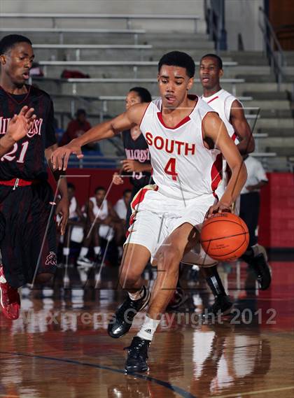Thumbnail 3 in South Grand Prairie vs. Hillcrest (Thanksgiving Hoopfest) photogallery.