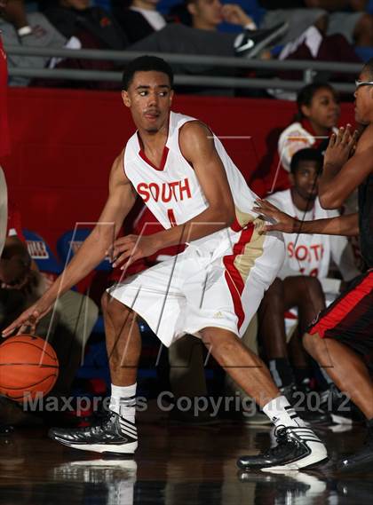 Thumbnail 2 in South Grand Prairie vs. Hillcrest (Thanksgiving Hoopfest) photogallery.