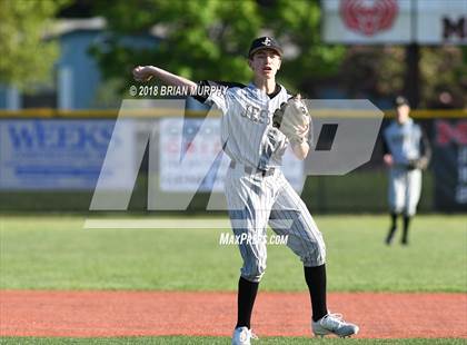 Thumbnail 3 in Jesuit vs. McMinnville photogallery.