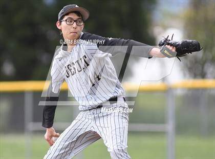 Thumbnail 3 in Jesuit vs. McMinnville photogallery.
