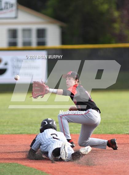 Thumbnail 1 in Jesuit vs. McMinnville photogallery.
