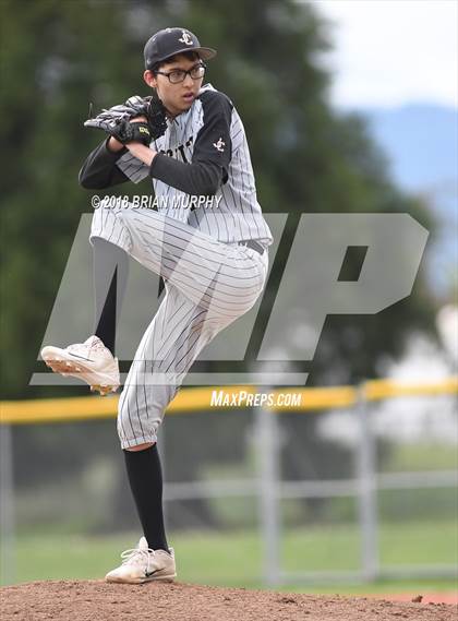 Thumbnail 2 in Jesuit vs. McMinnville photogallery.