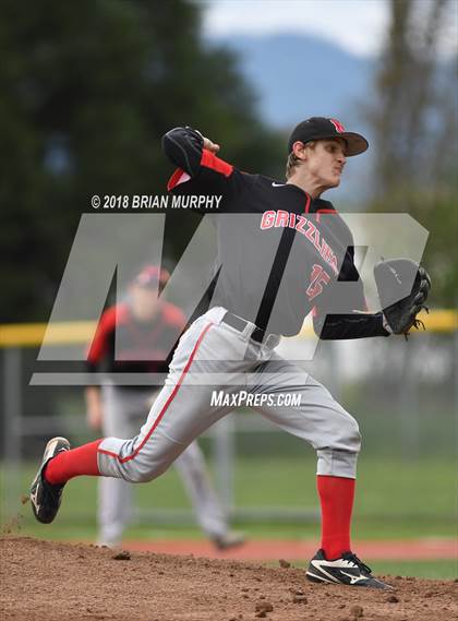 Thumbnail 2 in Jesuit vs. McMinnville photogallery.