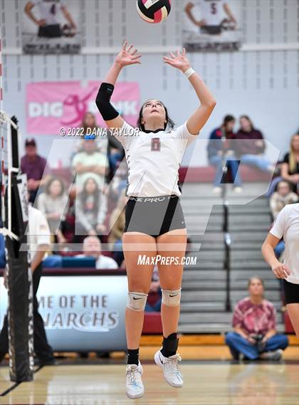 Thumbnail 3 in Nocona @ Poolville photogallery.