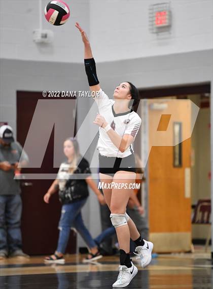 Thumbnail 2 in Nocona @ Poolville photogallery.