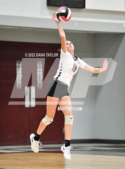 Thumbnail 1 in Nocona @ Poolville photogallery.