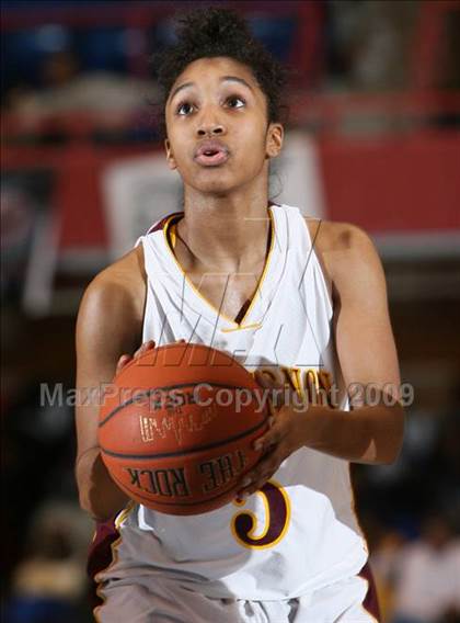 Thumbnail 3 in Mt. Vernon vs. Ossining (Section 1 AA Final) photogallery.
