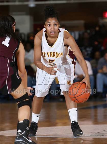 Thumbnail 1 in Mt. Vernon vs. Ossining (Section 1 AA Final) photogallery.