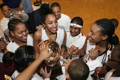 Thumbnail 2 in Mt. Vernon vs. Ossining (Section 1 AA Final) photogallery.