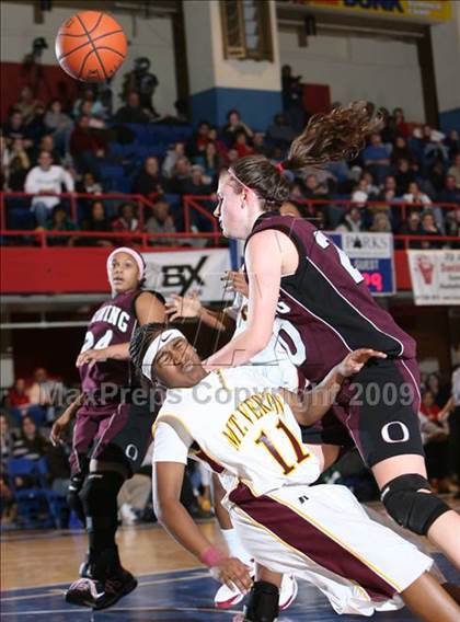 Thumbnail 2 in Mt. Vernon vs. Ossining (Section 1 AA Final) photogallery.