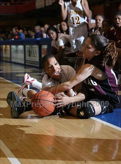 Thumbnail 2 in Mt. Vernon vs. Ossining (Section 1 AA Final) photogallery.