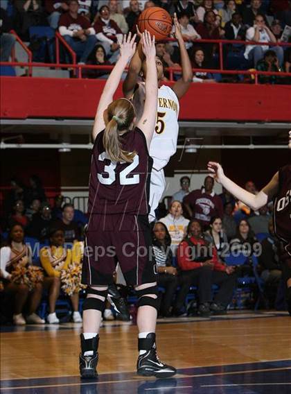 Thumbnail 1 in Mt. Vernon vs. Ossining (Section 1 AA Final) photogallery.