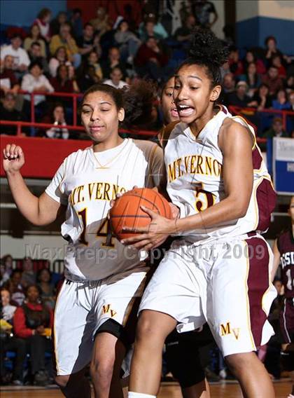 Thumbnail 2 in Mt. Vernon vs. Ossining (Section 1 AA Final) photogallery.
