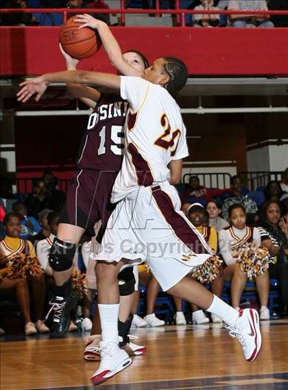Thumbnail 2 in Mt. Vernon vs. Ossining (Section 1 AA Final) photogallery.