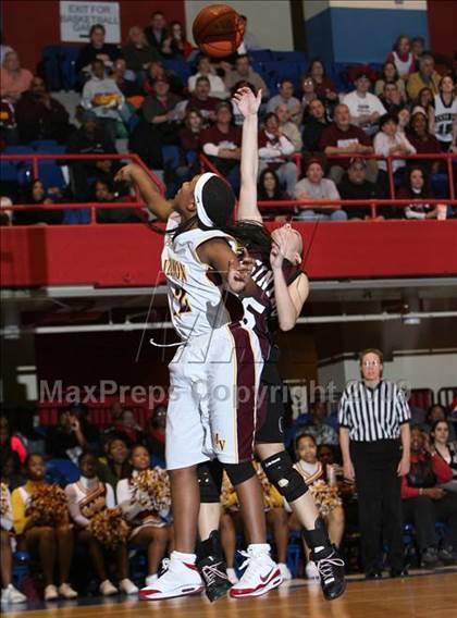 Thumbnail 2 in Mt. Vernon vs. Ossining (Section 1 AA Final) photogallery.