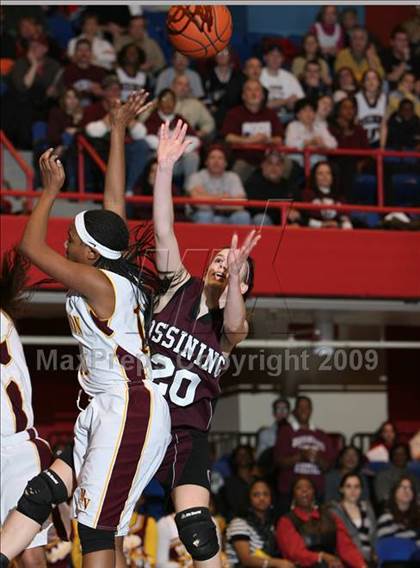 Thumbnail 2 in Mt. Vernon vs. Ossining (Section 1 AA Final) photogallery.