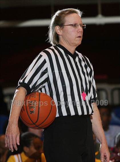 Thumbnail 2 in Mt. Vernon vs. Ossining (Section 1 AA Final) photogallery.