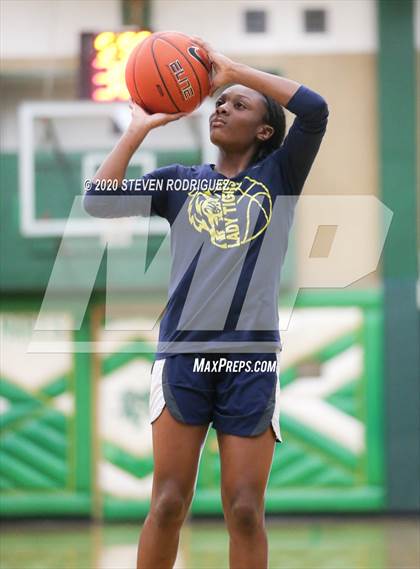 Thumbnail 3 in New Hope Academy vs. St. Mary's photogallery.
