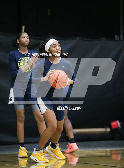 Thumbnail 3 in New Hope Academy vs. St. Mary's photogallery.